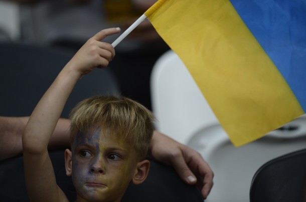 Sự cuồng nhiệt của CĐV Ukraina.